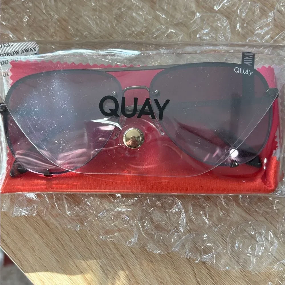 NWT-RARE-Quay high key mini rimless sunglasses.🕶️ case with Quay cleaning cloth